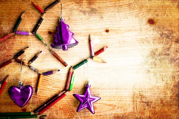 Ročník vánoční přání drobet barevné tužky jako větve stromu — Stock fotografie
