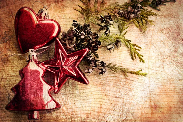 Decorazioni natalizie vintage con albero di Natale e sfondo in legno — Foto Stock