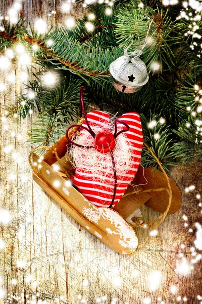 Composição de Natal com trenó, fundo de Natal vintage com decorações de Natal — Fotografia de Stock