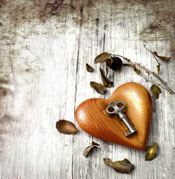 Aşkın sembolü olarak kalbi olan anahtar.