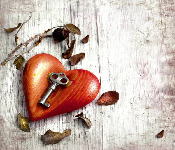 Llave con el corazón como símbolo de amor — Foto de Stock