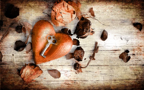 Key with the heart as a symbol of love — Stock Photo, Image