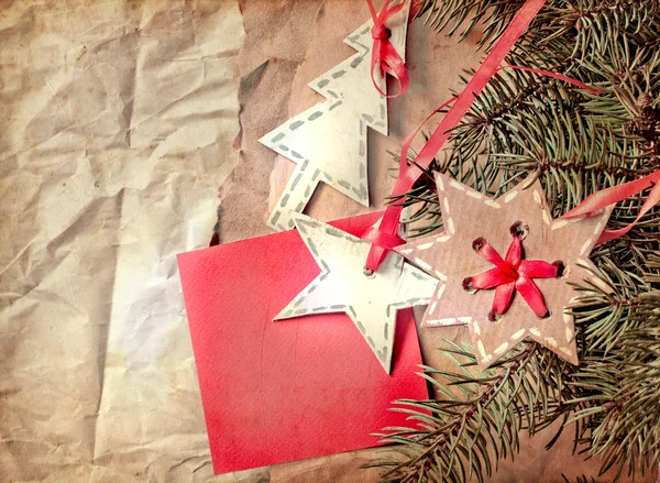 Grunge ahşap arka plan üzerinde Noel dekorasyon — Stok fotoğraf