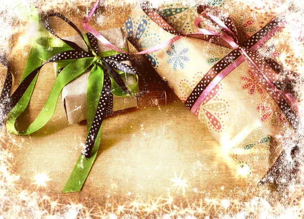 Vintage Retro Present,gift bow with petal from flowers on wooden table — Stock Photo, Image