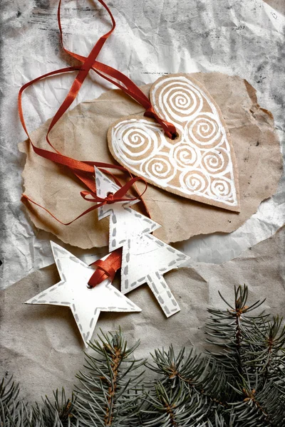 Weihnachtsherz mit Stern und Baum auf Vintage-Papier-Hintergrund — Stockfoto