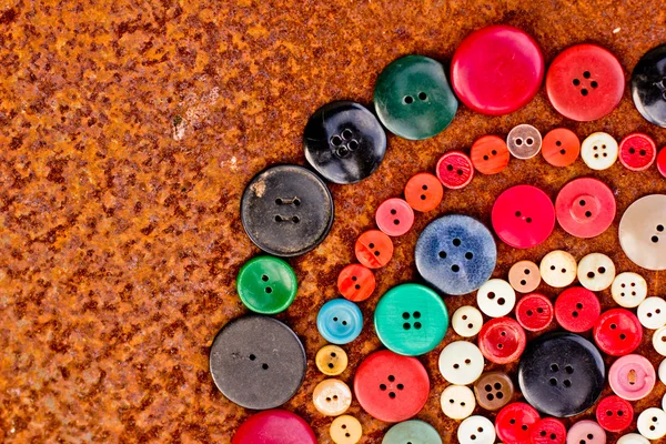 SET OF VINTAGE BUTTONS on the old rusty table — Stock Photo, Image