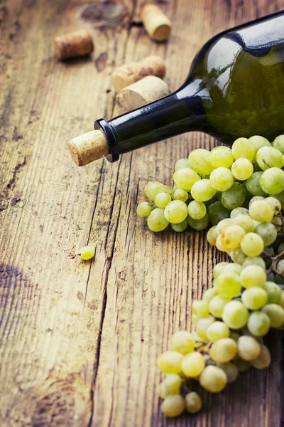 Bottle of white wine, grape and corks — Stock Photo, Image
