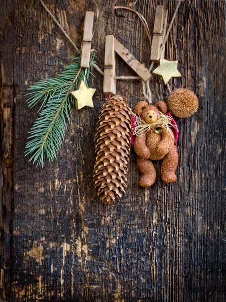 Kerstdecoratie met teddybeer en hobbel — Stockfoto