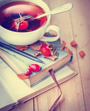 eski kitaplar kuşburnu çayı