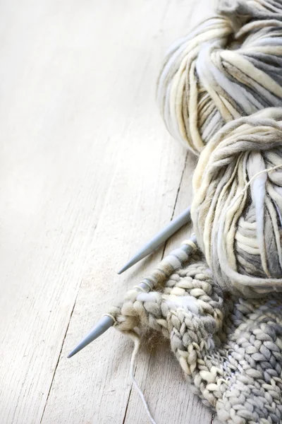 织针和纱 — 图库照片