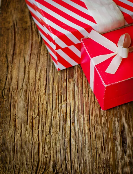 Zwei rote Geschenkboxen — Stockfoto