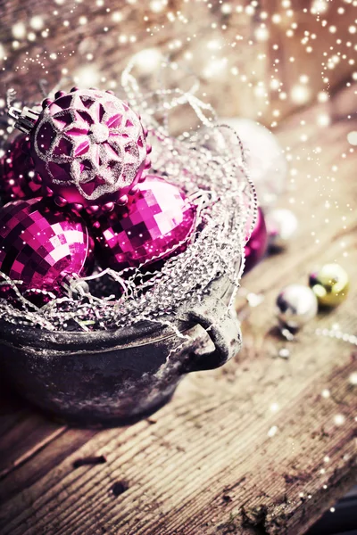 Roze kerstballen — Stockfoto