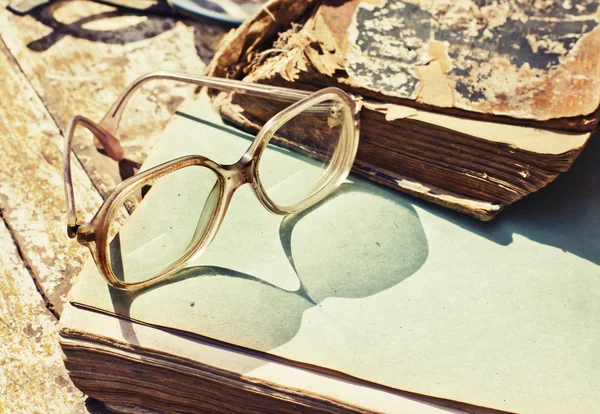 Books and glasses — Stock Photo, Image