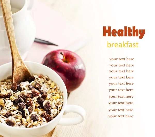 Bowl of oat flake with raisins, milk and apple — Stock Photo, Image