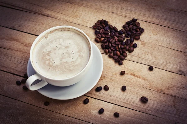 Koffiekopje met hart — Stockfoto