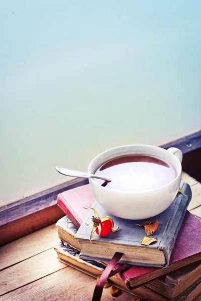 Boeken en thee — Stockfoto