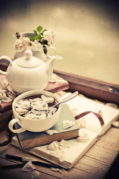 Boeken en thee — Stockfoto