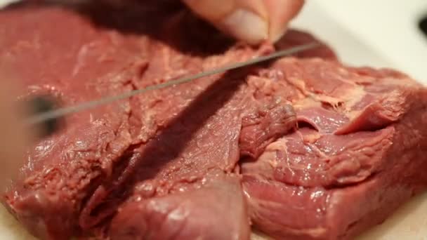 Limpeza de bife de lombo — Vídeo de Stock