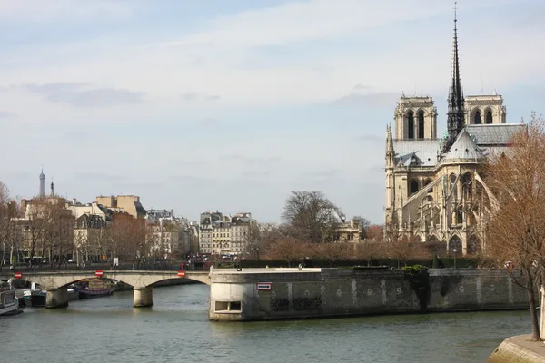 Notre Dame y el río Sena —  Fotos de Stock