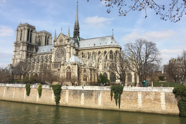 Notre Dame y el río Sena — Foto de Stock
