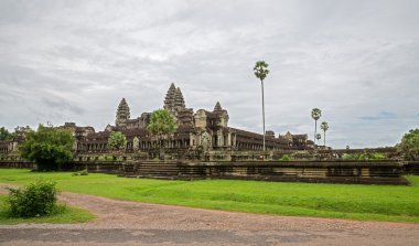 Angkor wat arka girişi