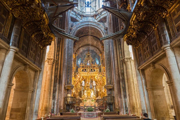 Botafumeiro y altar gran angular —  Fotos de Stock