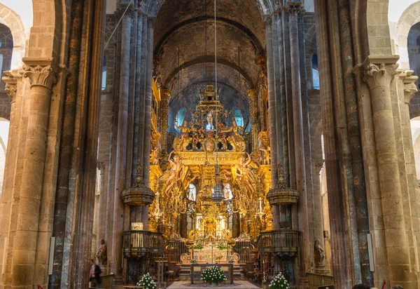 Botafumeiro y altar gran angular — Foto de Stock