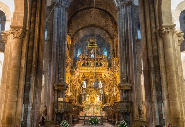 Botafumeiro e altar grande ângulo — Fotografia de Stock