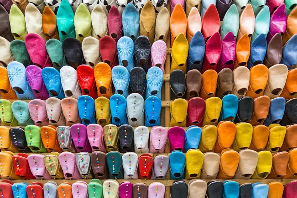 Parede de chinelos coloridos — Fotografia de Stock