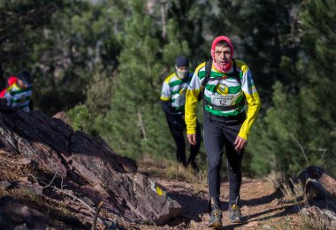 sert dağ yarışı, arkadaşlar