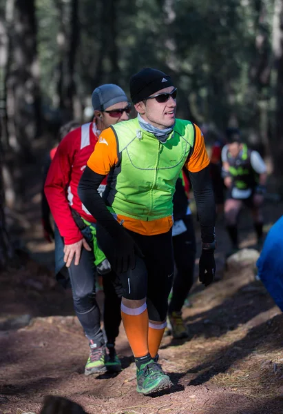 Difficile maratona pendio gara di montagna — Foto Stock