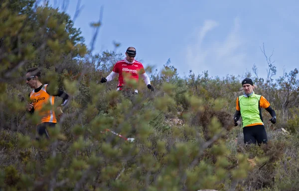 Maratona dura corrida de montanha, escalada — Fotografia de Stock