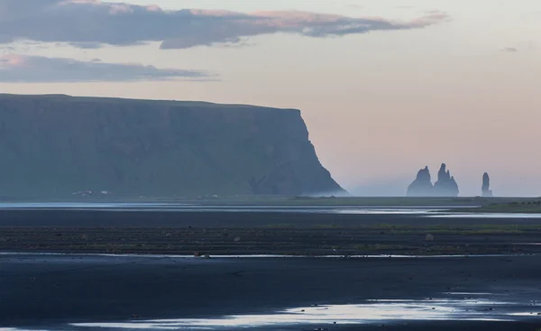 Rochers Vik en Islande — Photo