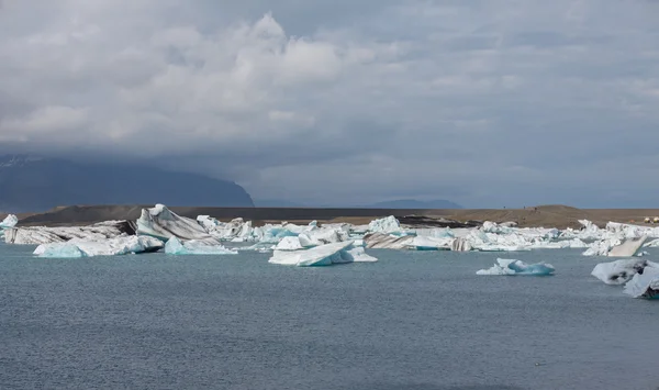 Icebergs azuis e lagoa — Fotografia de Stock