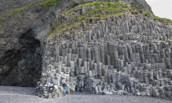 Reynisfjara rotsformaties — Stockfoto