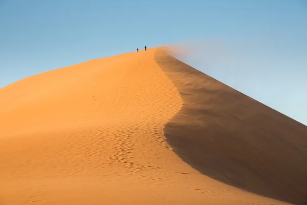 Stora dune och turister — Stockfoto