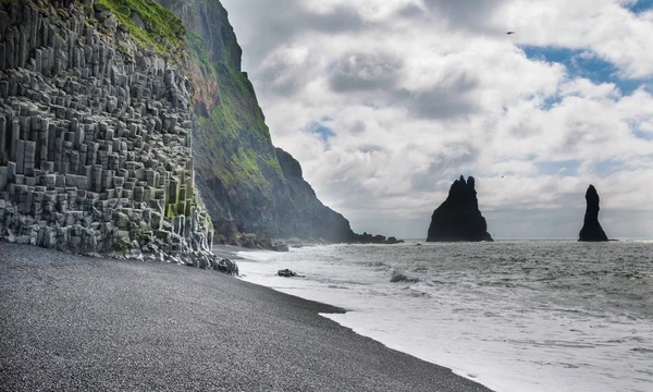Reynisfjara kaya oluşumları — Stok fotoğraf
