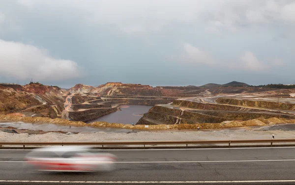 Rio Tinto mine and car trail — Stock Photo, Image