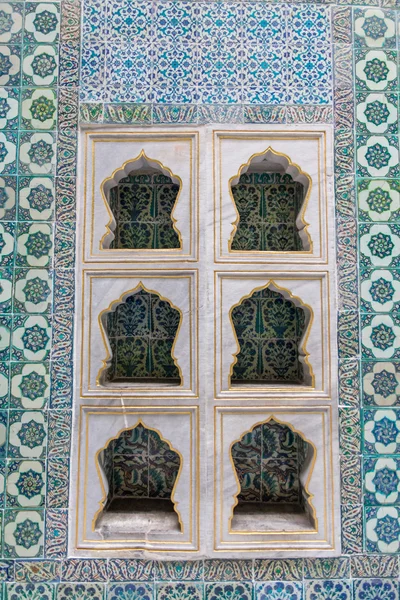 Decorated wall in Topkapi Palace — Stock Photo, Image