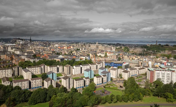 Vue large de la skyline d'Édimbourg — Photo