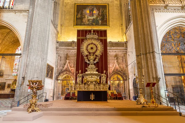 Innenraum der Kathedrale von Sevilla — Stockfoto