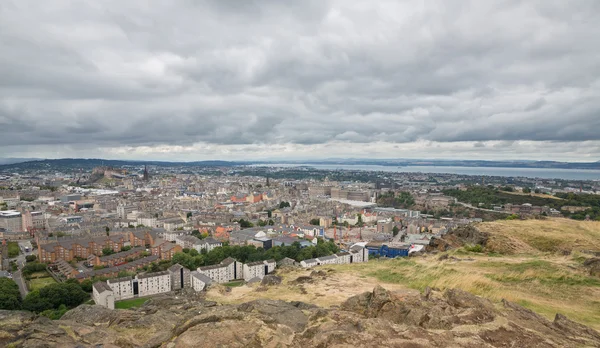 Široký výhled na panoráma Edinburghu — Stock fotografie