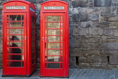 Klasik kırmızı İngiliz telefon kutusu