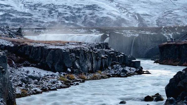 Godafoss, cascata islandese lunga esposizione da lontano — Foto Stock