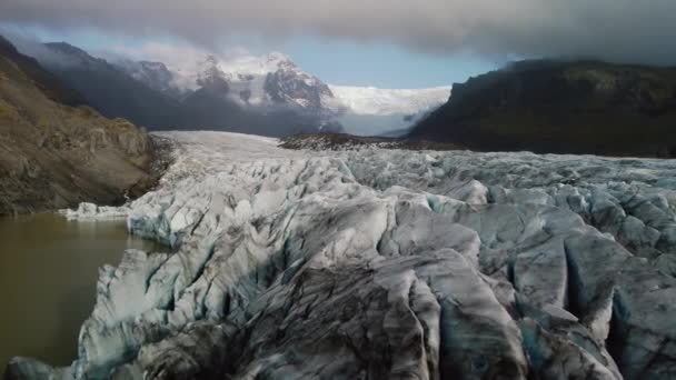 Approche d'un glacier massif, vue sur drone — Video