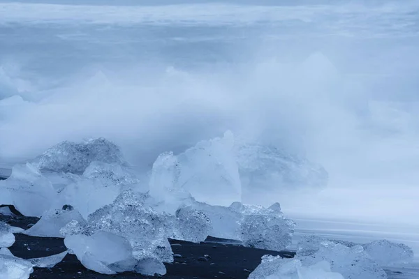 Spectaculaire ijsbergen over het strand, lange blootstelling — Stockfoto