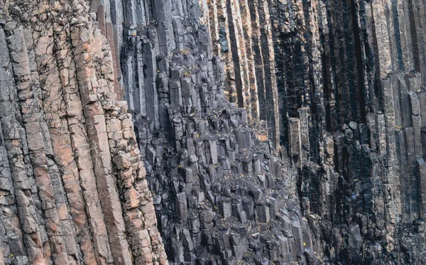 Espectacular patrón de fondo de rocas basálticas, tiro largo — Foto de Stock