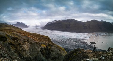 Buzula muhteşem bir bakış açısı üzerinde turist