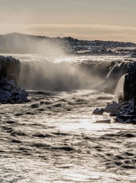 Selfoss şelalesi İzlanda 'da uzun süre ışıklandırılmış, dikey bileşim — Stok fotoğraf