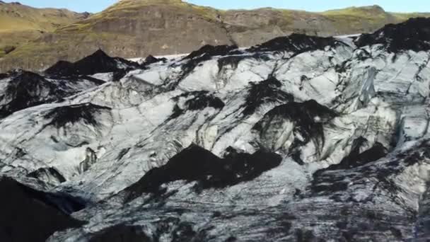 Aufstieg über massiven Gletscher in Island, sonniger Tag — Stockvideo